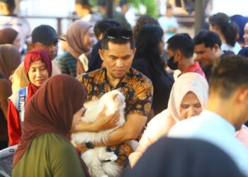 Vaksinasi Rabies dan Pemeriksaan Kesehatan Gratis dalam rangka Hari Karantina ke-149 yang digelar di Kawasan Danau Perintis, Bone Bolango, Jumat (2/10/2026). (F.Yudi/Prokopim)