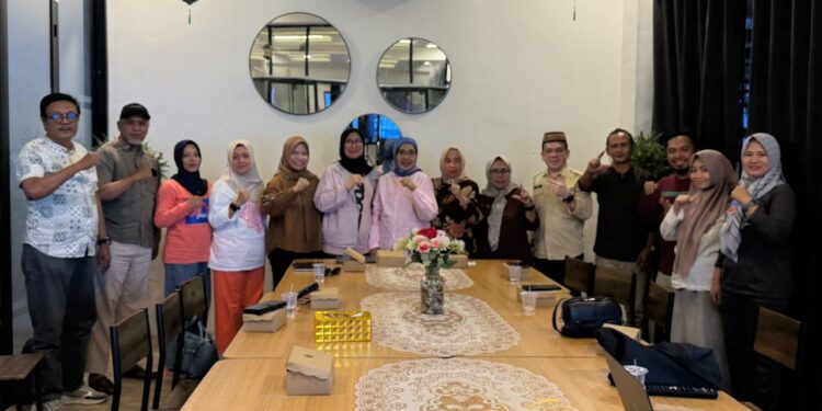 Rapat Koordinasi Pemberdayaan Perempuan dalam program Aktivasi Ruang Bersama Indonesia (RBI) melalui pengembangan Kebun Pangan Perempuan (KPP) sebagai pilot project Kementerian Pemberdayaan Perempuan dan Perlindungan Anak (Kemen PPPA) RI di Desa Ayula Selatan, Kecamatan Bulango Selatan.