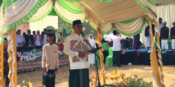 Sekda Iwan Mustapa saat menghadiri Peringatan Hari Santri Nasional 2026 di Pondok Pesantren Khairul Hikmah, Desa Longalo, Kecamatan Bulango Utara, Kamis (22/10/2026). (F. Indra/Diskominfo)