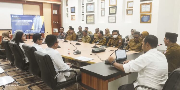 Sekretaris Daerah Bone Bolango, Iwan Mustapa saat melakukan Entry Meeting bersama BPK Perwakilan Provinsi Gorontalo di Ruang Rapat Sekda , Senin (26/10/2026). (F. Munifa/Diskominfo)